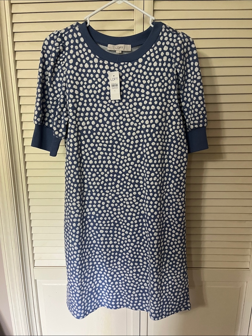 LOFT Blue and White Pebble-Print Short Sleeve Shift Dress